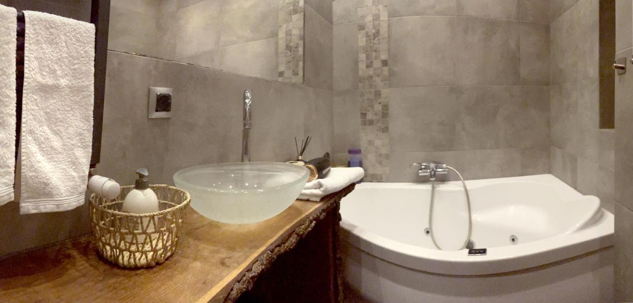 Royal Lazienki. Beautiful Apartment By The Park. วอร์ซอ ภายนอก รูปภาพ